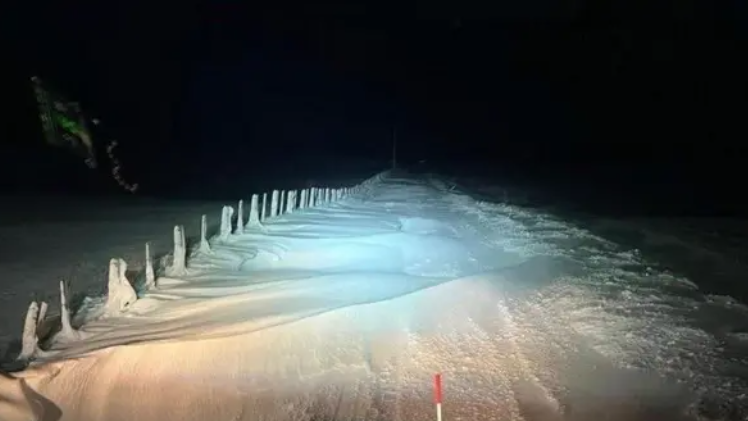 Taobh Sear na Hearadh fon t-sneachd