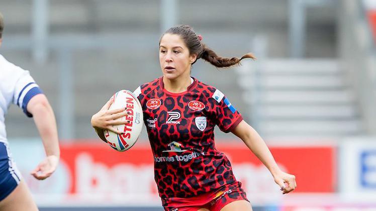Leigh Leopards winger Hattie Dogus