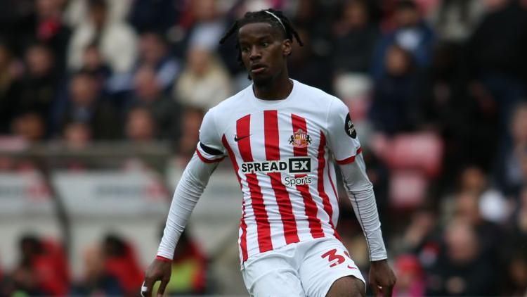 Pierre Ekwah in action for Sunderland against Sheffield Wednesday in the 2023-24 season. 