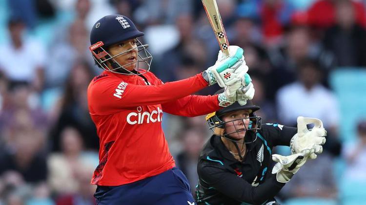 Sophia Dunkley batting for England against New Zealand