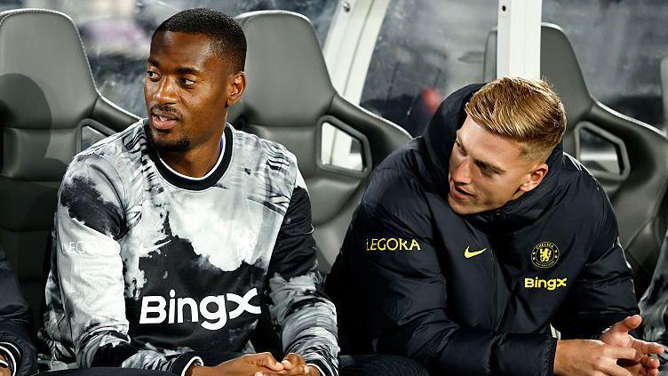 Tosin Adarabioyo and Liam Delap of Chelsea chat on the bench