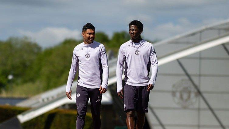 Casemiro (left) and Kobbie Mainoo have started 13 of Manchester United's last 15 games together in midfield