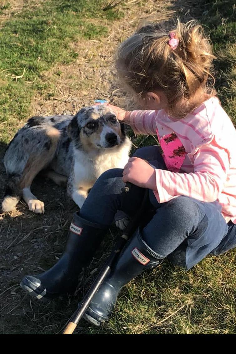 Gwen yr ast las gyda un o blant Ifan