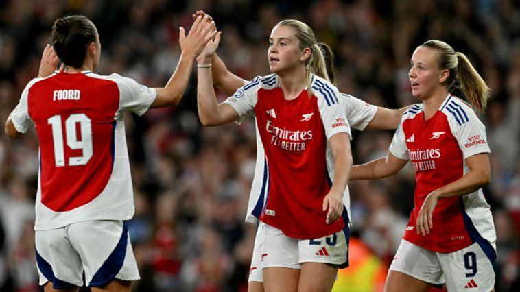 Alessia Russo celebrates with Arsenal team-mates