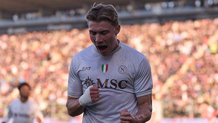 Rasmus Hojlund celebrates