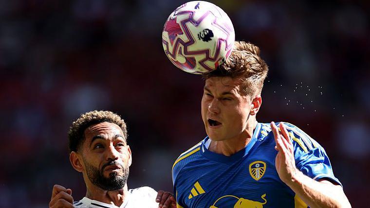 Jaka Bijol of Leeds United heads the ball before Matheus Cunha of Manchester United in a pre-season game
