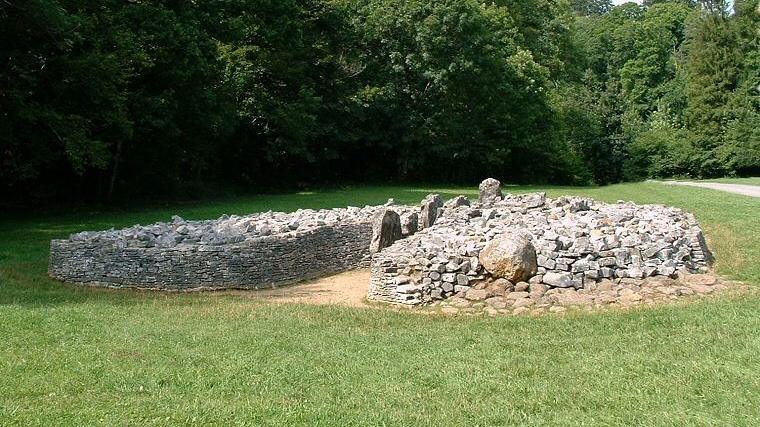 This was the resting palce of old and young, women and men, and even hunting dogs, showing dogs' importance in the transition from hunter-gathering to farming lifestyles.