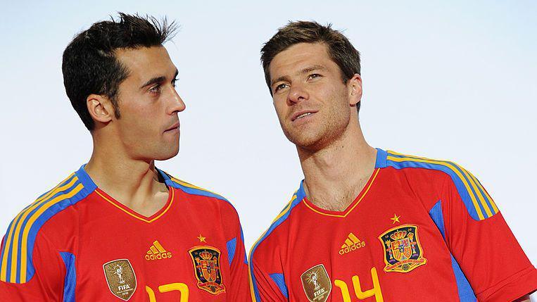 Alvaro Arbeloa stood with Xabi Alonso during an official Fifa photoshoot