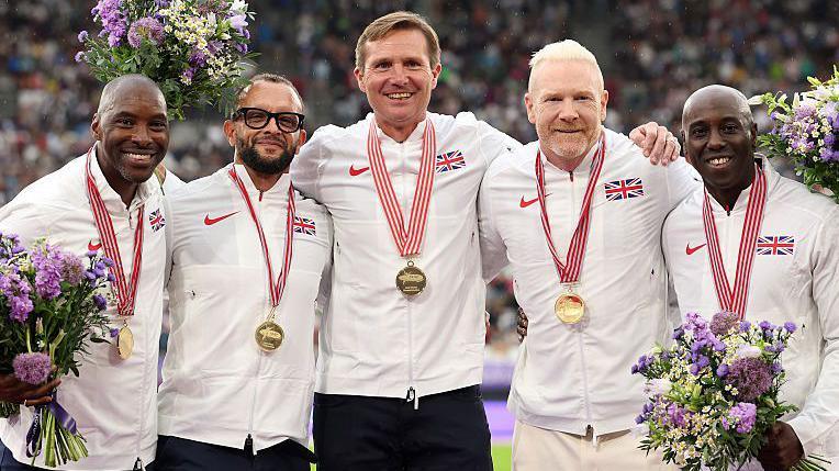  Mark Richardson, Jamie Baulch, Roger Black, Iwan Thomas and Mark Hylton, pose for a photo with their gold medals