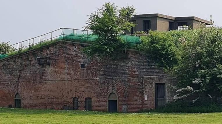 A photo of the fort's brick armaments 