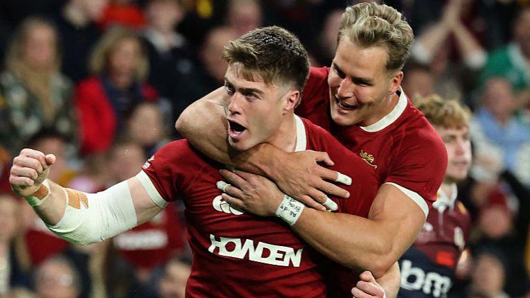 Tommy Freeman and Duhan van der Merwe celebrate