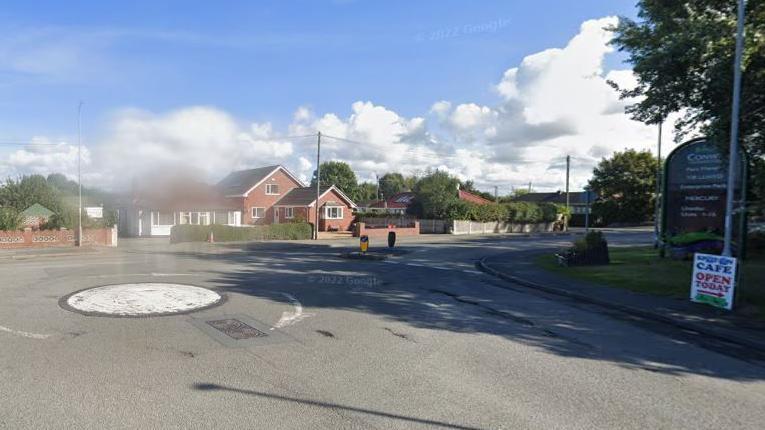 Mini-roundabout on St Asaph Avenue, Kinmel Bay