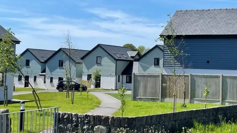 Tai yn Storws Wen, Bryn-teg