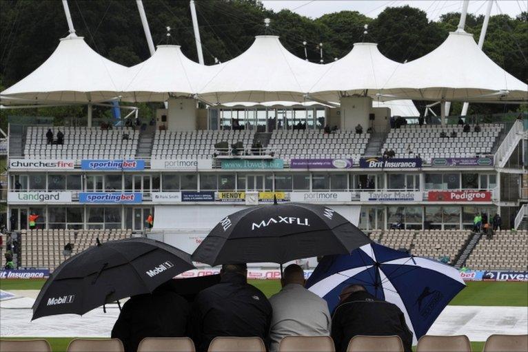 Spectators take shelter at the Rose Bowl