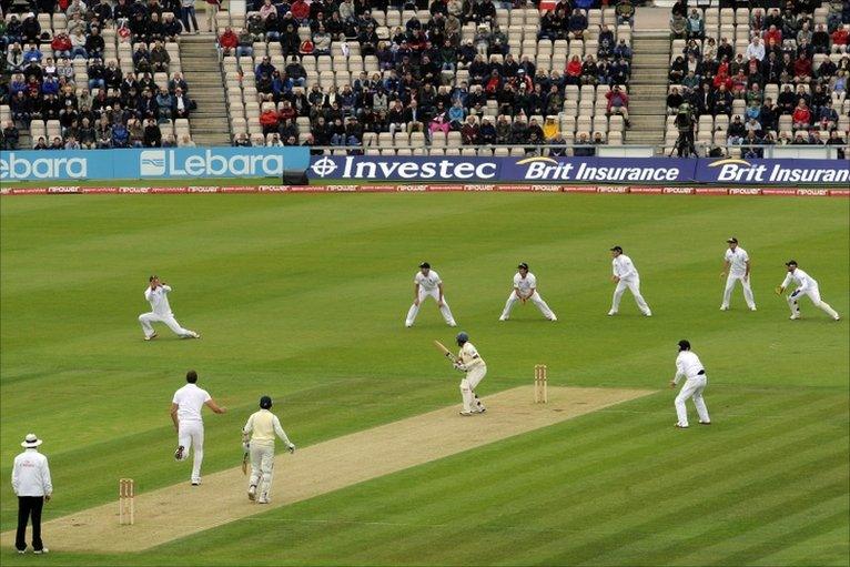 Kevin Pietersen catches Samaraweera at gully off the bowling of Chris Tremlett