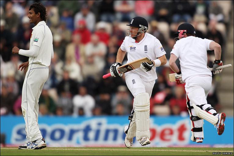 Ian Bell (centre) and Eoin Morgan (right) help England extend their lead