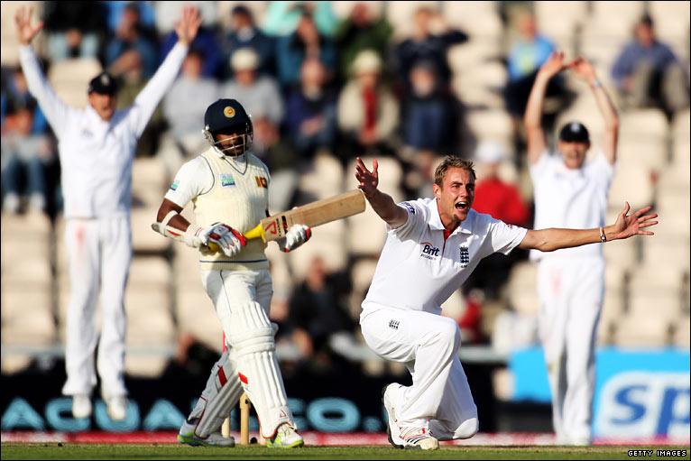 Stuart Broad appeals unsuccessfully for the wicket of Rangana Herath