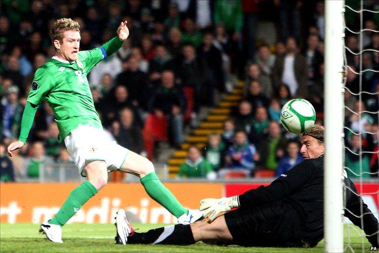 Steven Davis scores for Northern Ireland