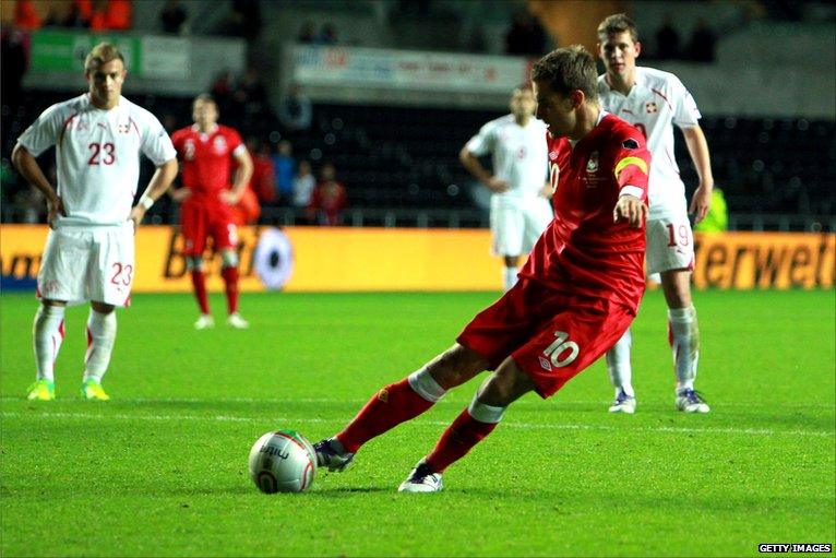 Aaron Ramsey scores for Wales