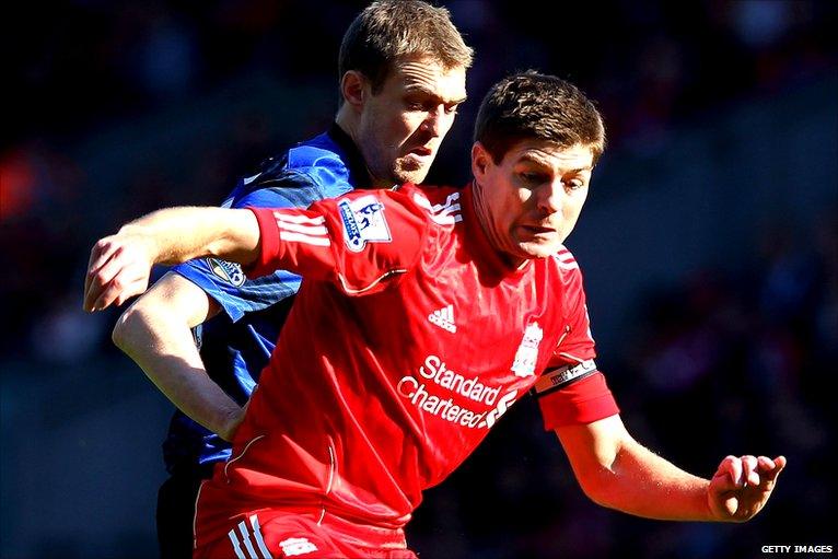 Steven Gerrard of Liverpool tangles with Darren Fletcher of Manchester United