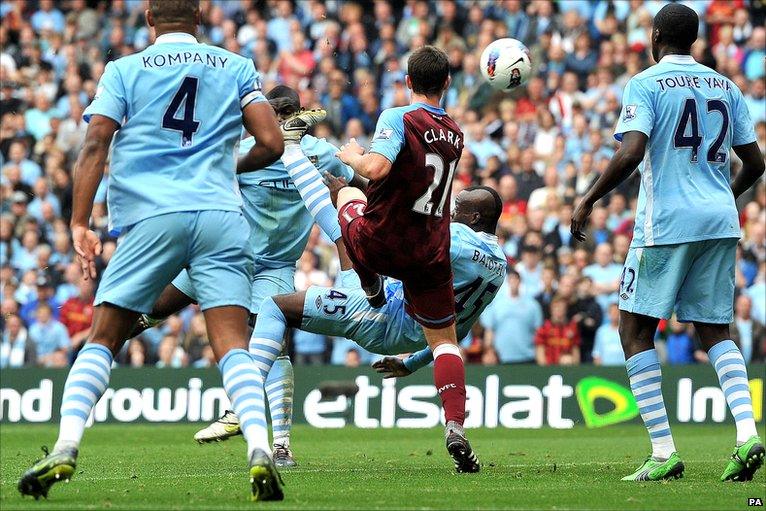 Mario Balotelli completes an overhead kick