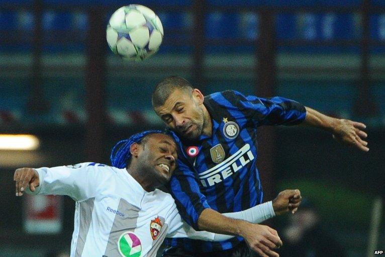 Walter Samuel (right) and Vagner Love challenge for the ball