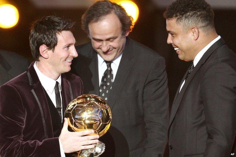 Messi receives his award from Michel Platini and Ronaldo