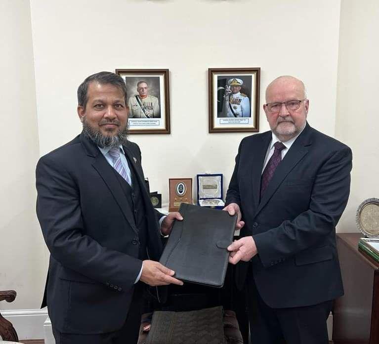 David O'Neill and a representative of the Pakistan Naval Service in the final signing over of Ambuscade/Tariq