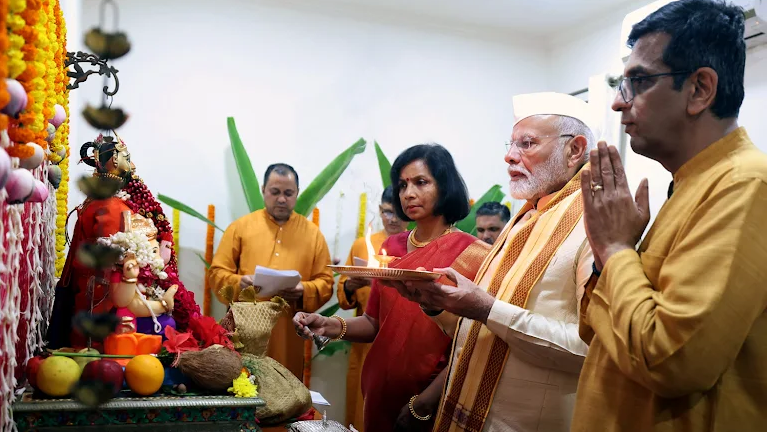 Prime MInister Narendra Modi with Chief Justice of India DY Chandrachud and his wife at their home in Delhi on the occasion of Ganesh Chaturthi on 11 September 2024 