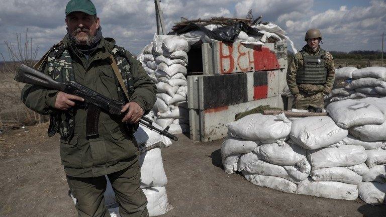 Ukrainian Territorial Defense Forces personnel stand guard at a checkpoint in the suburbs of Kharkiv, Ukraine, 06 April 2022