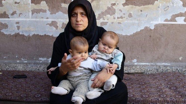 Woman sits with babies in Eastern Ghouta (25/10/17)