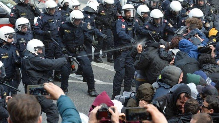 Police use pepper spray to stop protesters demonstrating against the closure of borders on the Italian-Austrian border (03/04/2016)