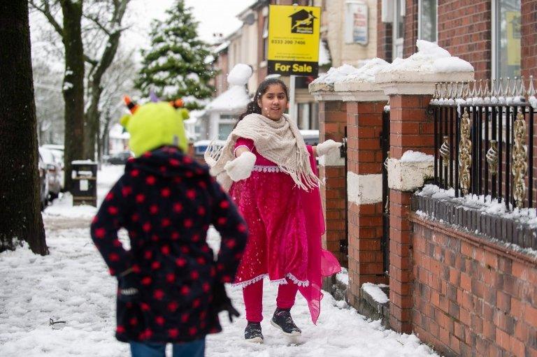 kids in snow