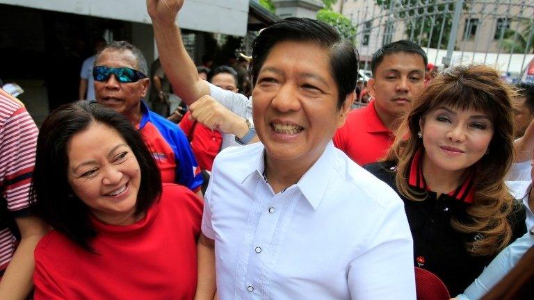 Ferdinand "Bongbong" Marcos, son of late dictator Ferdinand Marcos, his wife, Louise (L) and his sister Imee (R) smile upon arrival at the Supreme Court in Padre Faura, Metro Manila, Philippines April 2, 2018