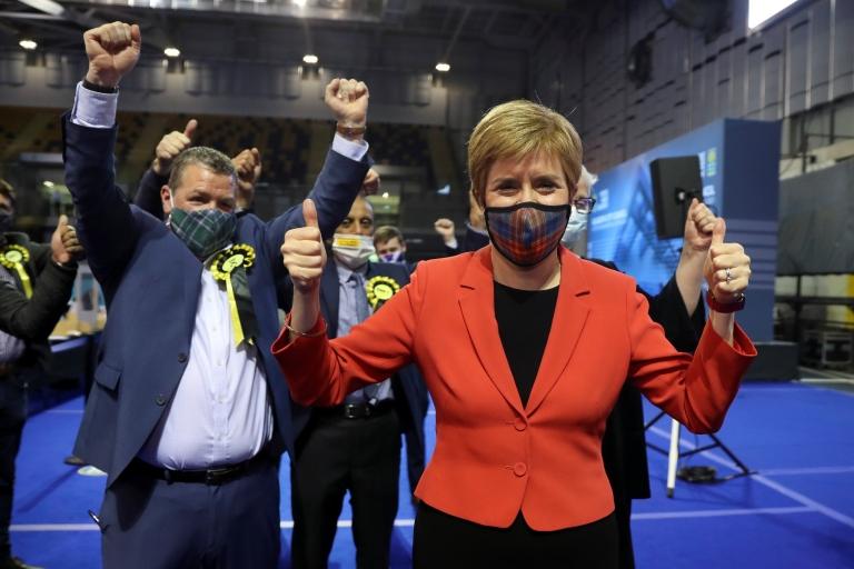 Nicola Sturgeon celebrating at Glasgow count