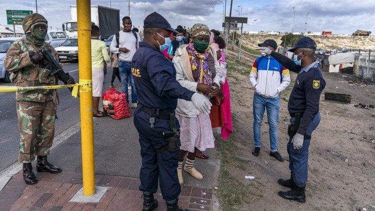 Lockdown checkpoint in Cape Town - 13 May