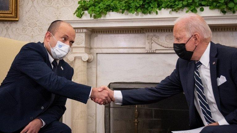 Naftali Bennett (left) and Joe Biden (27/08/21)