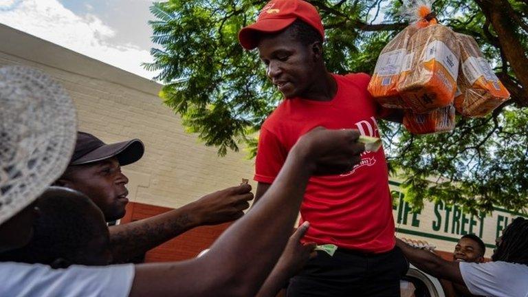 Zimbabweans jostle to buy bread