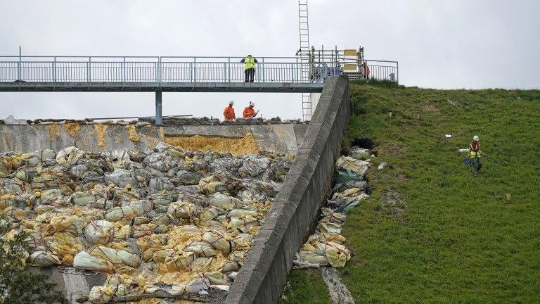 Whaley Bridge dam