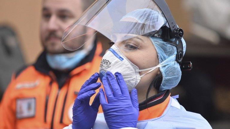 Italian rescuer in Milan - 18 March