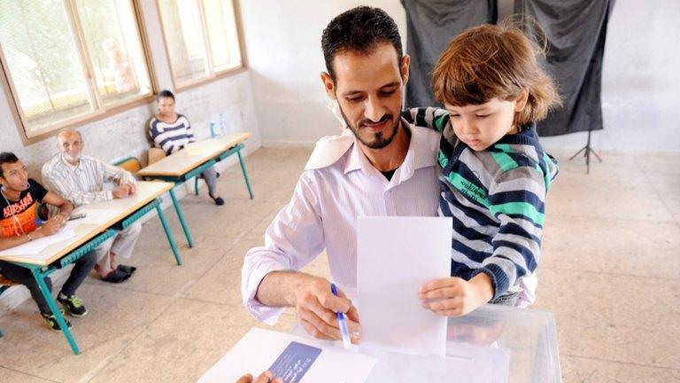 Man votes with his daughter in Rabat, 7 October 2016