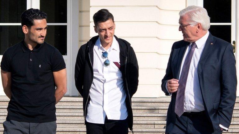 Ilkay Gündogan, Mesut Özil and Frank-Walter Steinmeier outside the Bellevue palace in Berlin 19 May 2018