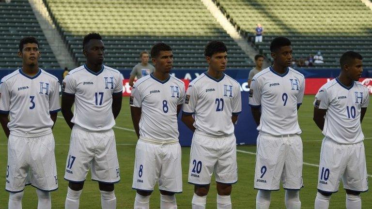 Honduras players before match against Haiti, 3 Oct 2015