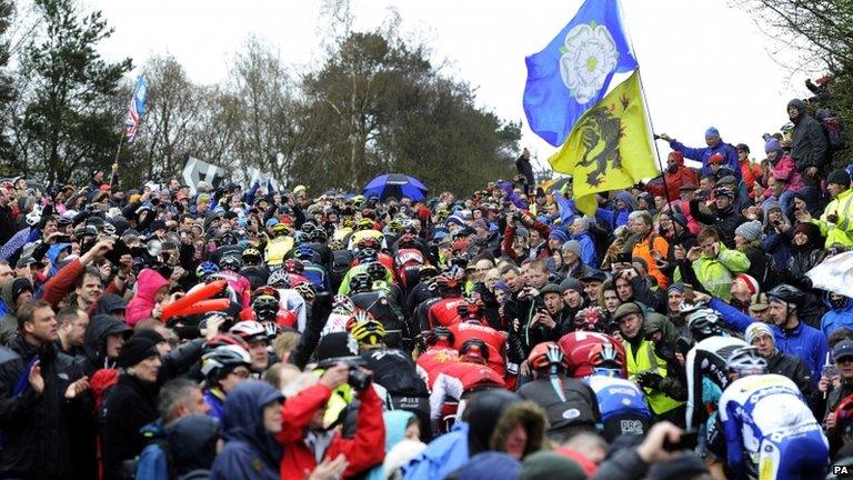 Tour de Yorkshire crowds on Sutton Bank 2016