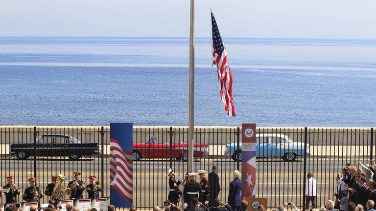 US marines raise the US flag at the embassy in Cuba (14/08/2015).