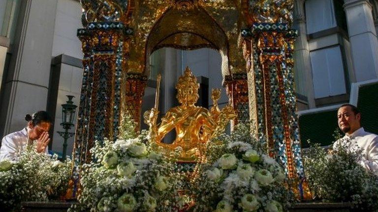 Priests pray during a religious ceremony at the Erawan shrine, the site of a recent deadly blast, after it was repaired, in central Bangkok, Thailand, 4 September 2015.