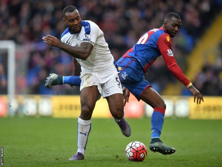 Leicester defender Wes Morgan holds off Yannick Bolasie