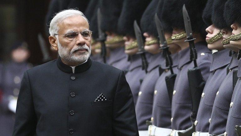 Narendra Modi inspects UK soldiers