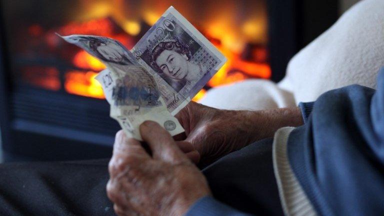 Man holding £20 notes