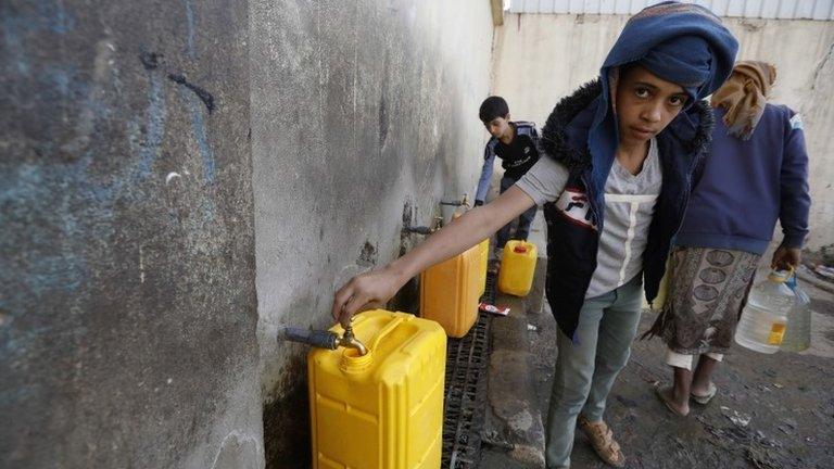 People collect water at a communal tap in Sanaa, Yemen (1 June 2020)